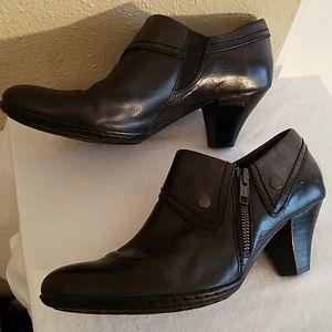 Born black leather 2 in. heel zip booties Sz 8.5